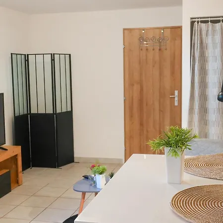 Cosy Cocon - Parking Et Wifi Gratuit - Proche Luxembourg - Ideal Professionnel Ou Couple - Speciale *